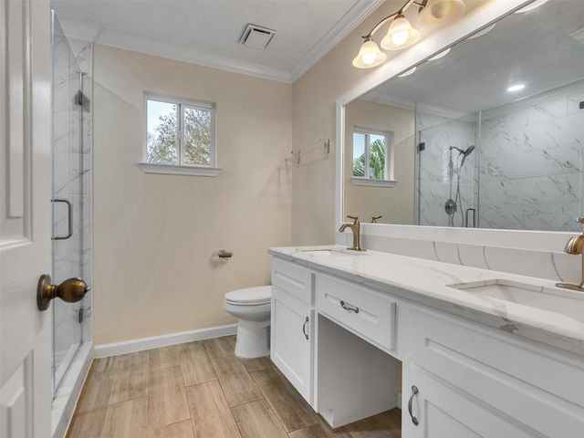 1814 Oak Valley Drive, Kemah, TX 77565