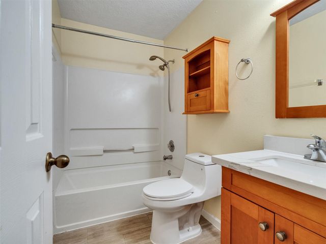 1814 Oak Valley Drive, Kemah, TX 77565