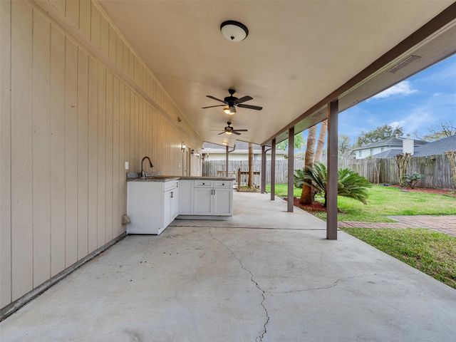 1814 Oak Valley Drive, Kemah, TX 77565