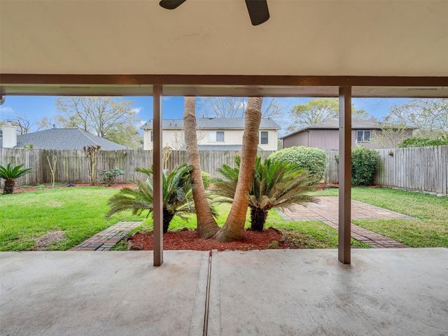 1814 Oak Valley Drive, Kemah, TX 77565