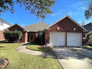 408 Cedar Point Drive, League City, TX 77573