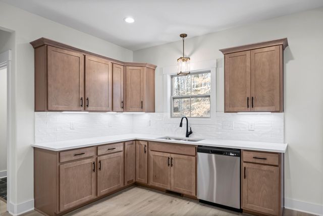 907 Douglas Ln, Clarksville, TN 37043