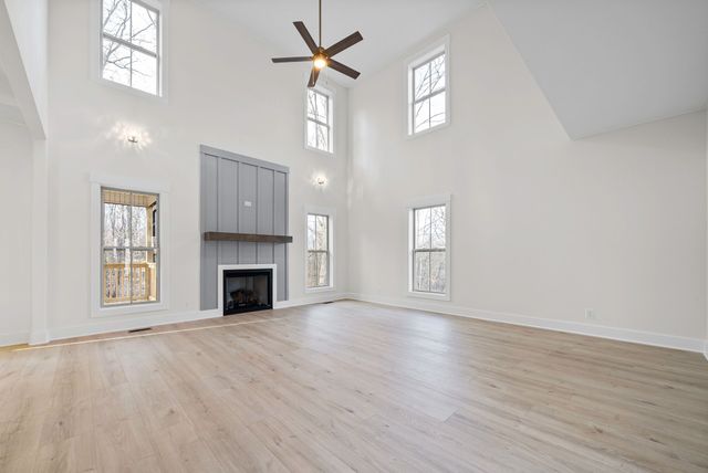 907 Douglas Ln, Clarksville, TN 37043