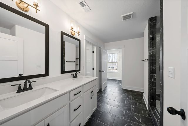 907 Douglas Ln, Clarksville, TN 37043