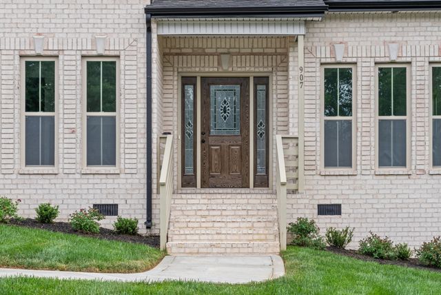 907 Douglas Ln, Clarksville, TN 37043
