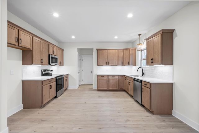907 Douglas Ln, Clarksville, TN 37043