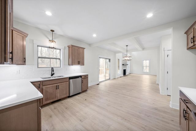 907 Douglas Ln, Clarksville, TN 37043