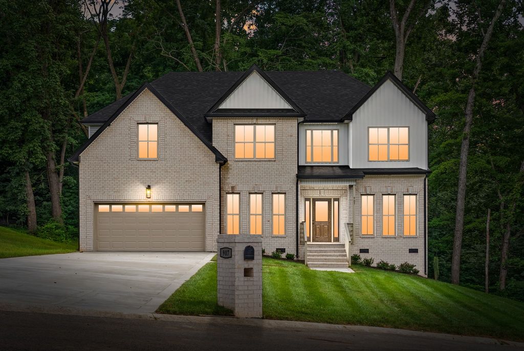 907 Douglas Ln, Clarksville, TN 37043