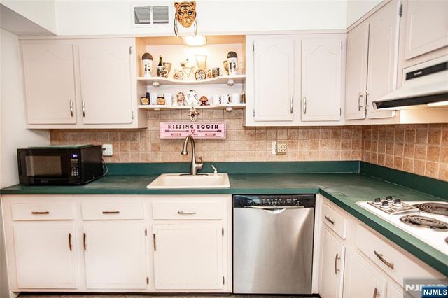 41 Orchard Place, Hawthorne, NJ 07506