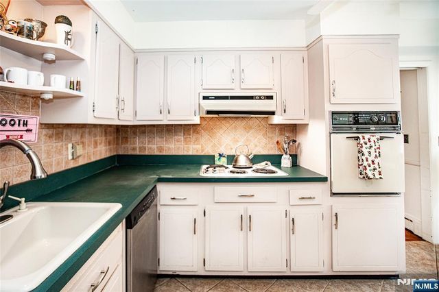 41 Orchard Place, Hawthorne, NJ 07506