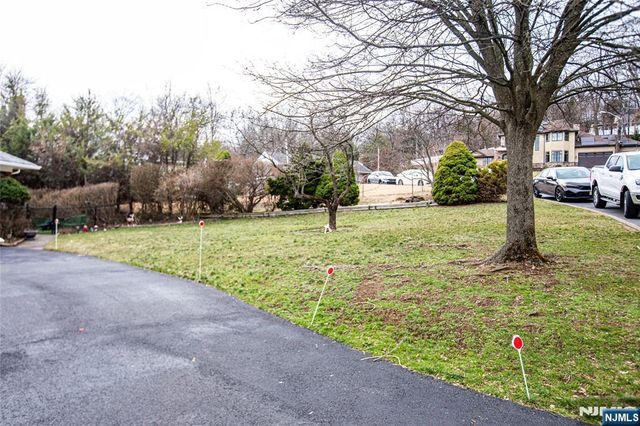 41 Orchard Place, Hawthorne, NJ 07506