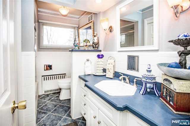 41 Orchard Place, Hawthorne, NJ 07506