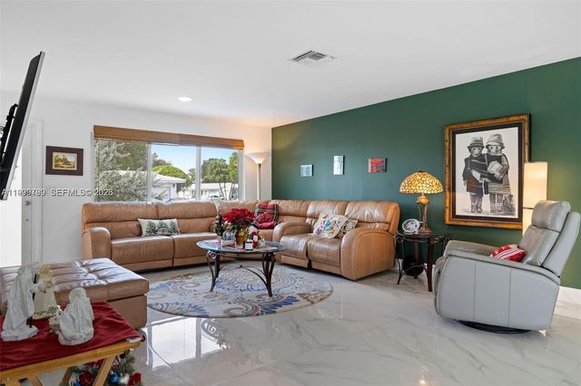 1086 NW 88th Way, Plantation, FL 33322