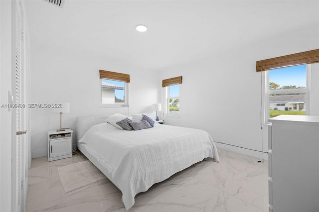 1086 NW 88th Way, Plantation, FL 33322