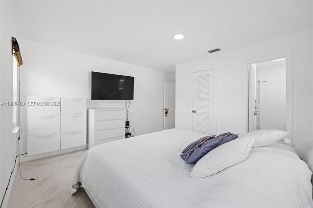 1086 NW 88th Way, Plantation, FL 33322