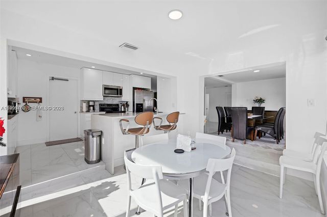 1086 NW 88th Way, Plantation, FL 33322