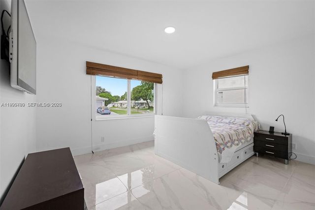 1086 NW 88th Way, Plantation, FL 33322