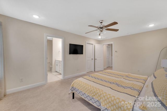 5546 Harris Cove Drive, Charlotte, NC 28269