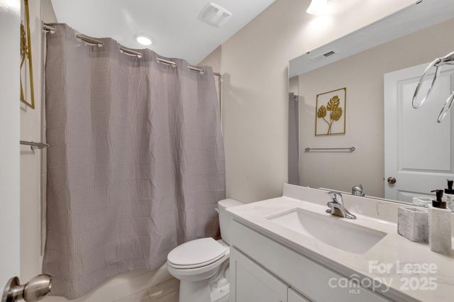 5546 Harris Cove Drive, Charlotte, NC 28269