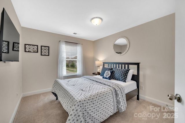 5546 Harris Cove Drive, Charlotte, NC 28269