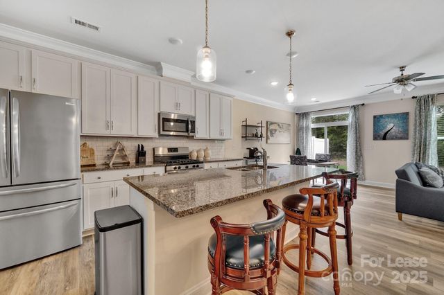 5546 Harris Cove Drive, Charlotte, NC 28269