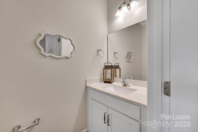 5546 Harris Cove Drive, Charlotte, NC 28269