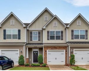 5546 Harris Cove Drive, Charlotte, NC 28269