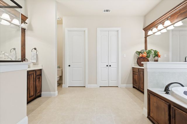 1309 Chisholm Trail Court, Midlothian, TX 76065