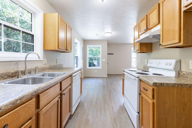 4140 Oakwood Road, Merriam Woods, MO 65740