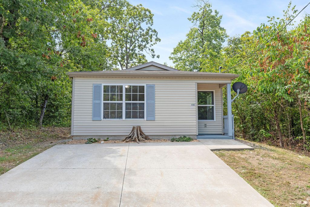 4140 Oakwood Road, Merriam Woods, MO 65740