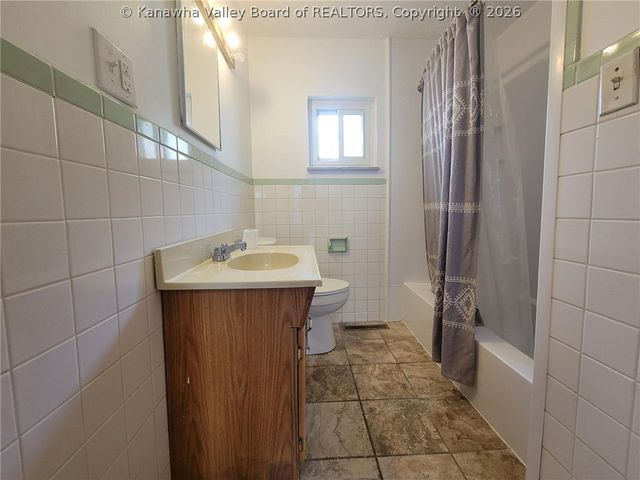 142 West Reynolds Avenue, Belle, WV 25015