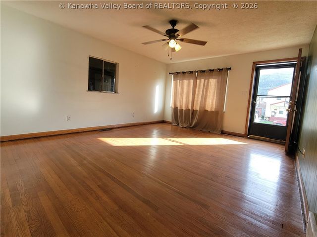 142 West Reynolds Avenue, Belle, WV 25015