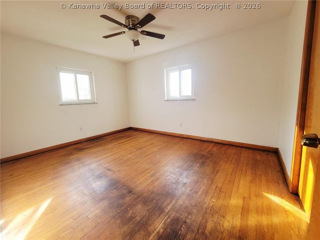 142 West Reynolds Avenue, Belle, WV 25015