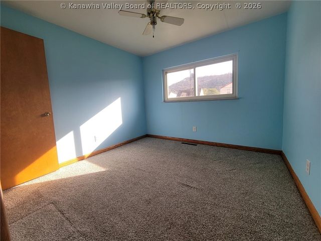 142 West Reynolds Avenue, Belle, WV 25015