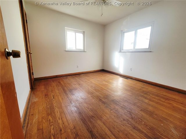 142 West Reynolds Avenue, Belle, WV 25015