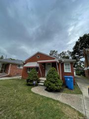 8655 RIVERDALE Street, Dearborn Heights, MI 48127