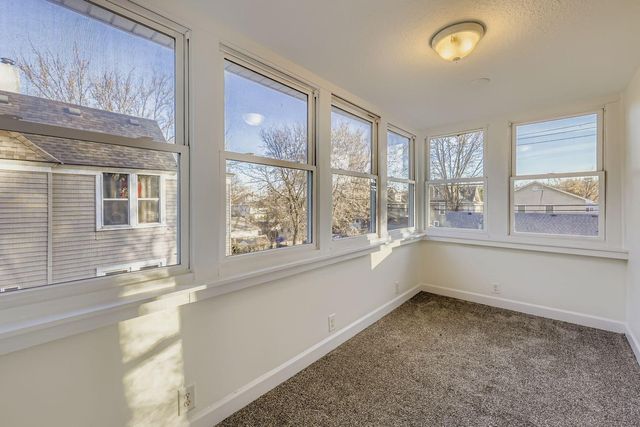 988 Reaney Ave Avenue, Saint Paul, MN 55106