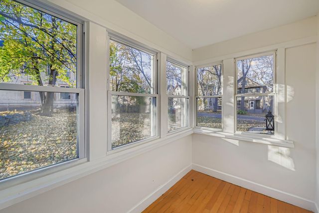 988 Reaney Ave Avenue, Saint Paul, MN 55106