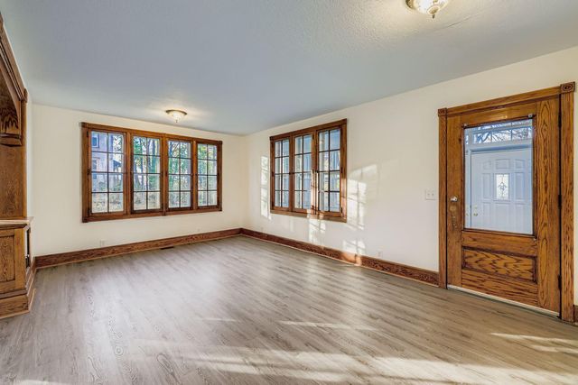 988 Reaney Ave Avenue, Saint Paul, MN 55106