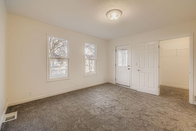 988 Reaney Ave Avenue, Saint Paul, MN 55106