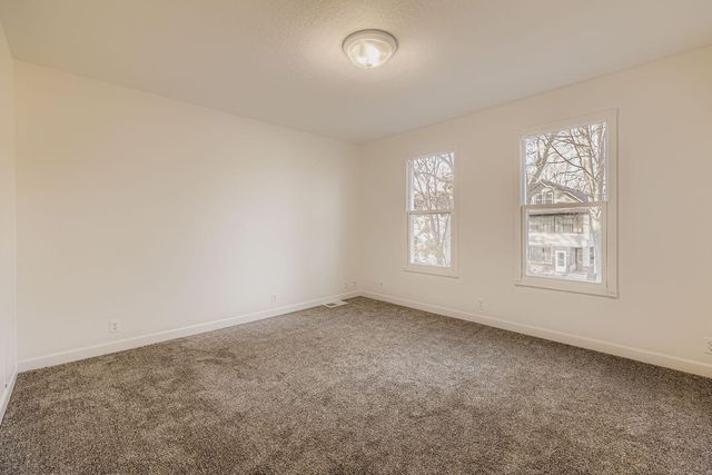 988 Reaney Ave Avenue, Saint Paul, MN 55106