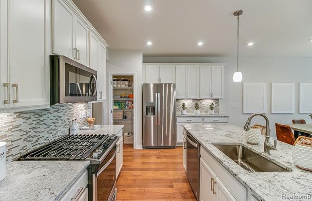 1462 Superior Drive, Milford, MI 48381