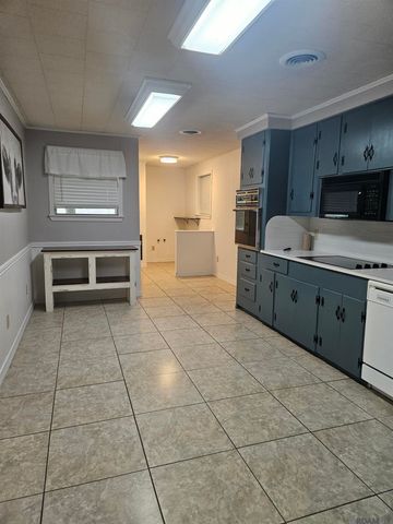 220 S Ida Ave, Gonzales, LA 70737
