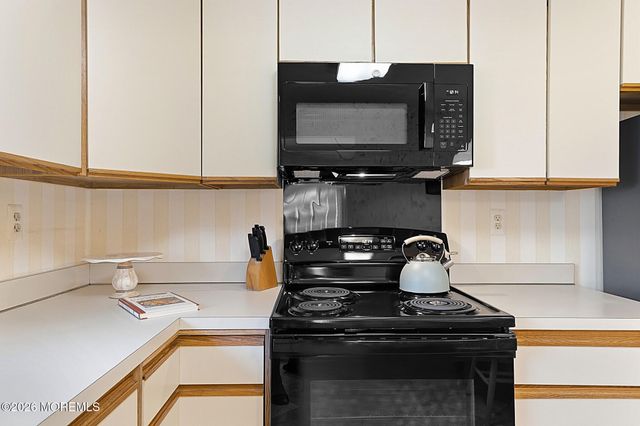 8 Rothwell Drive 8A, Monroe, NJ 08831