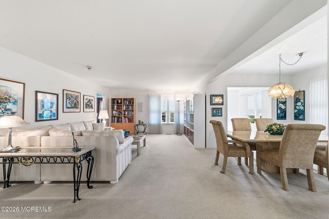 8 Rothwell Drive 8A, Monroe, NJ 08831