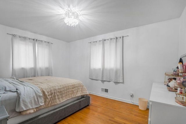 3572 S Sunset DRIVE, Greenfield, WI 53220