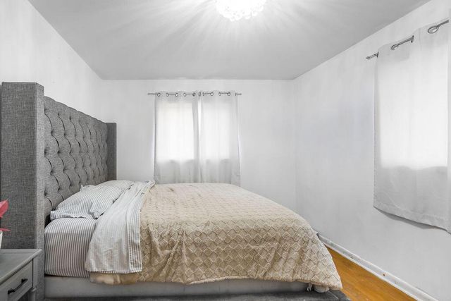 3572 S Sunset DRIVE, Greenfield, WI 53220