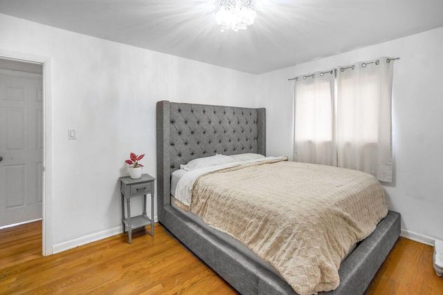 3572 S Sunset DRIVE, Greenfield, WI 53220