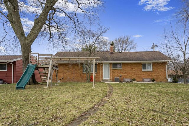 3572 S Sunset DRIVE, Greenfield, WI 53220