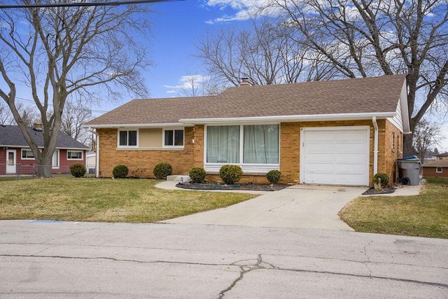 3572 S Sunset DRIVE, Greenfield, WI 53220